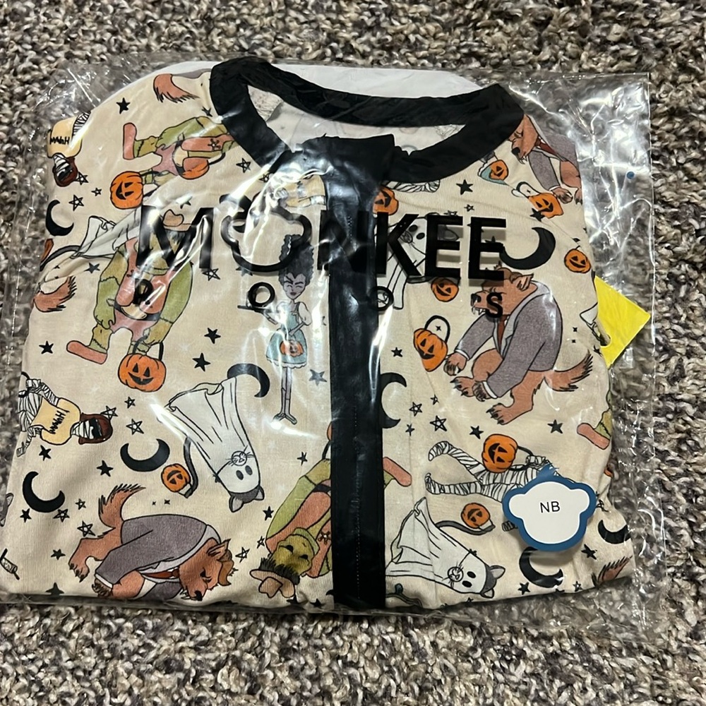 New Monkee Roos newborn Halloween print PJ NWT
